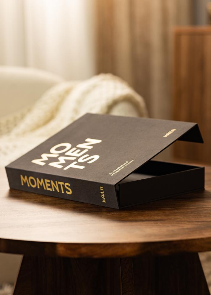 KAILA KAILA MOMENTS Black - Coffee Table Photo Album (60 Schwarze Seiten)